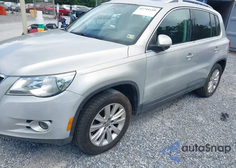 2009 Volkswagen Tiguan Se from USA, damaged, VIN WVGBV75NX9W527816